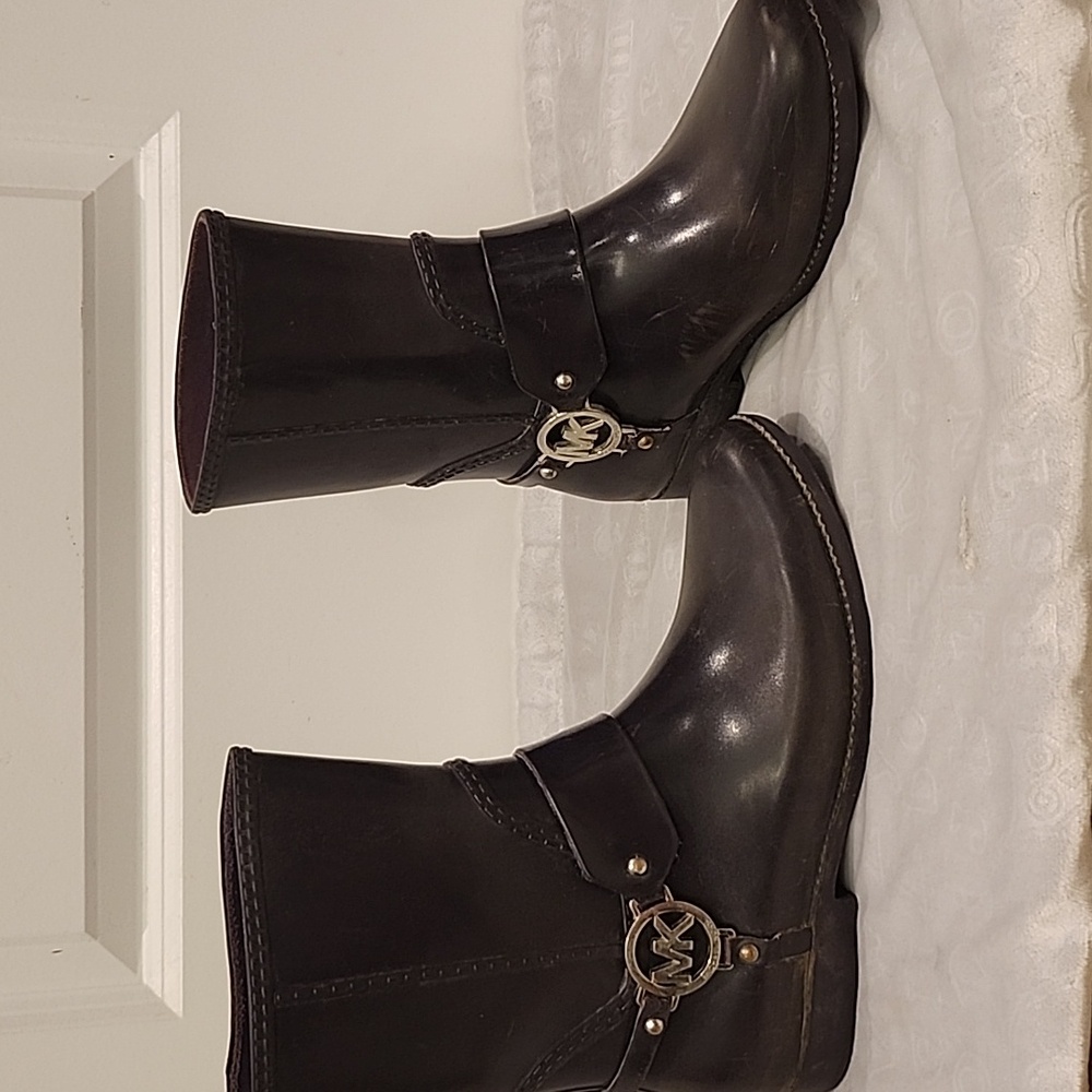 Michael Kors  plum rain boots